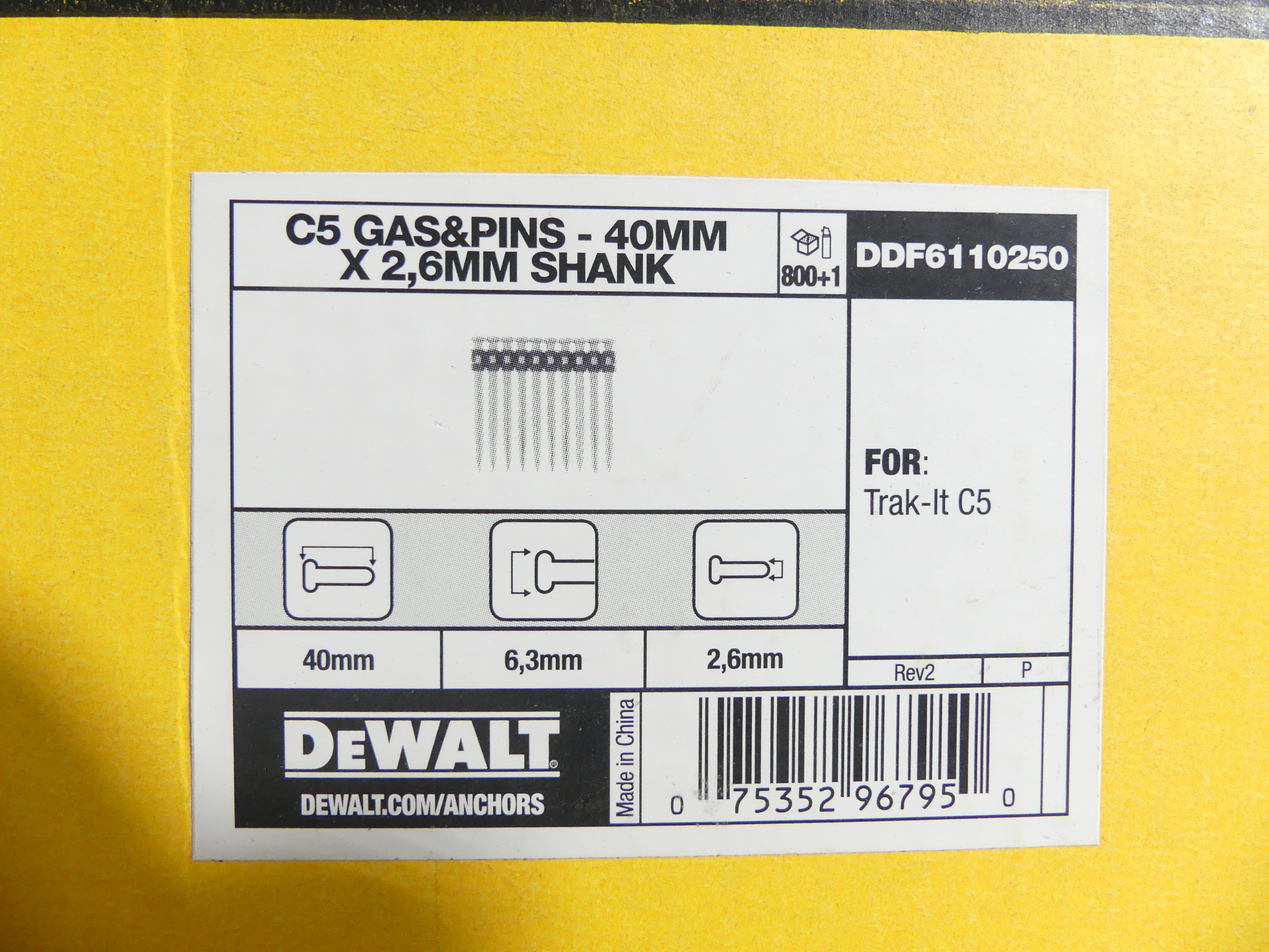 DeWalt DDF6110250 C5 Nails 40 mm + 1 x Gas Cartridge (Pack of 800)