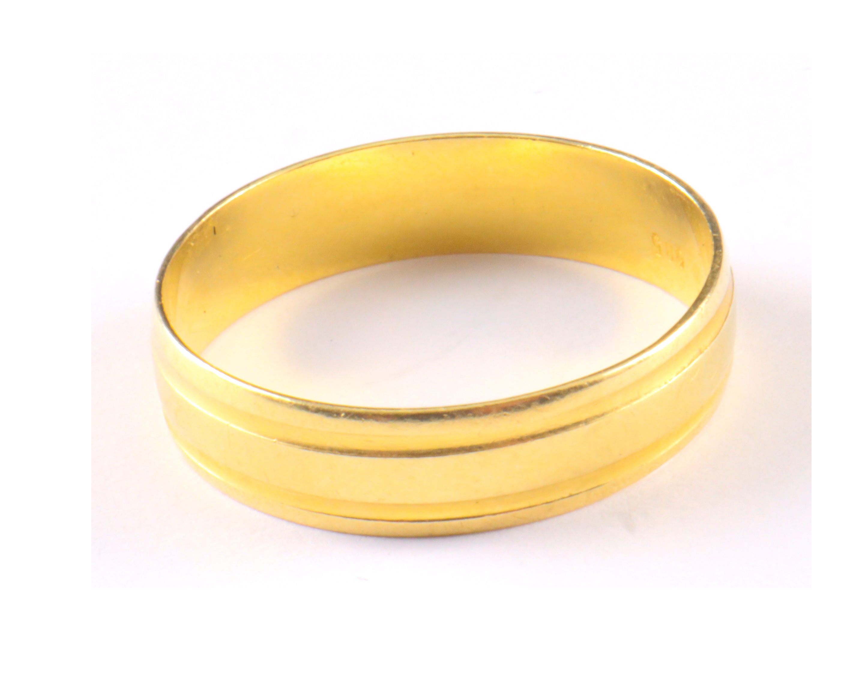 Gouden ring (€ 375,-) maat 20 en een kwart
