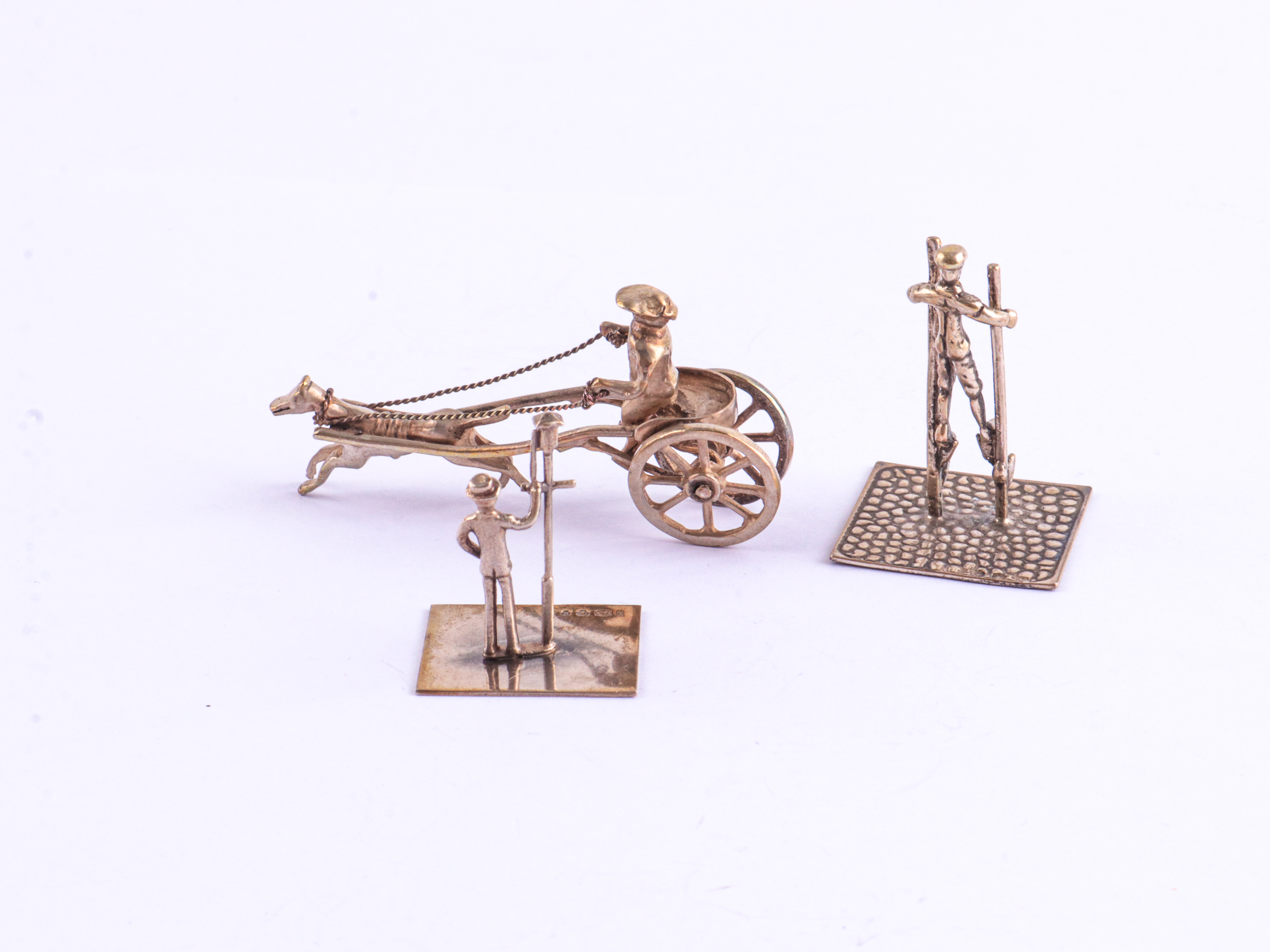 Zilveren miniaturen hondenrace, steltloper en lantaarnopsteker