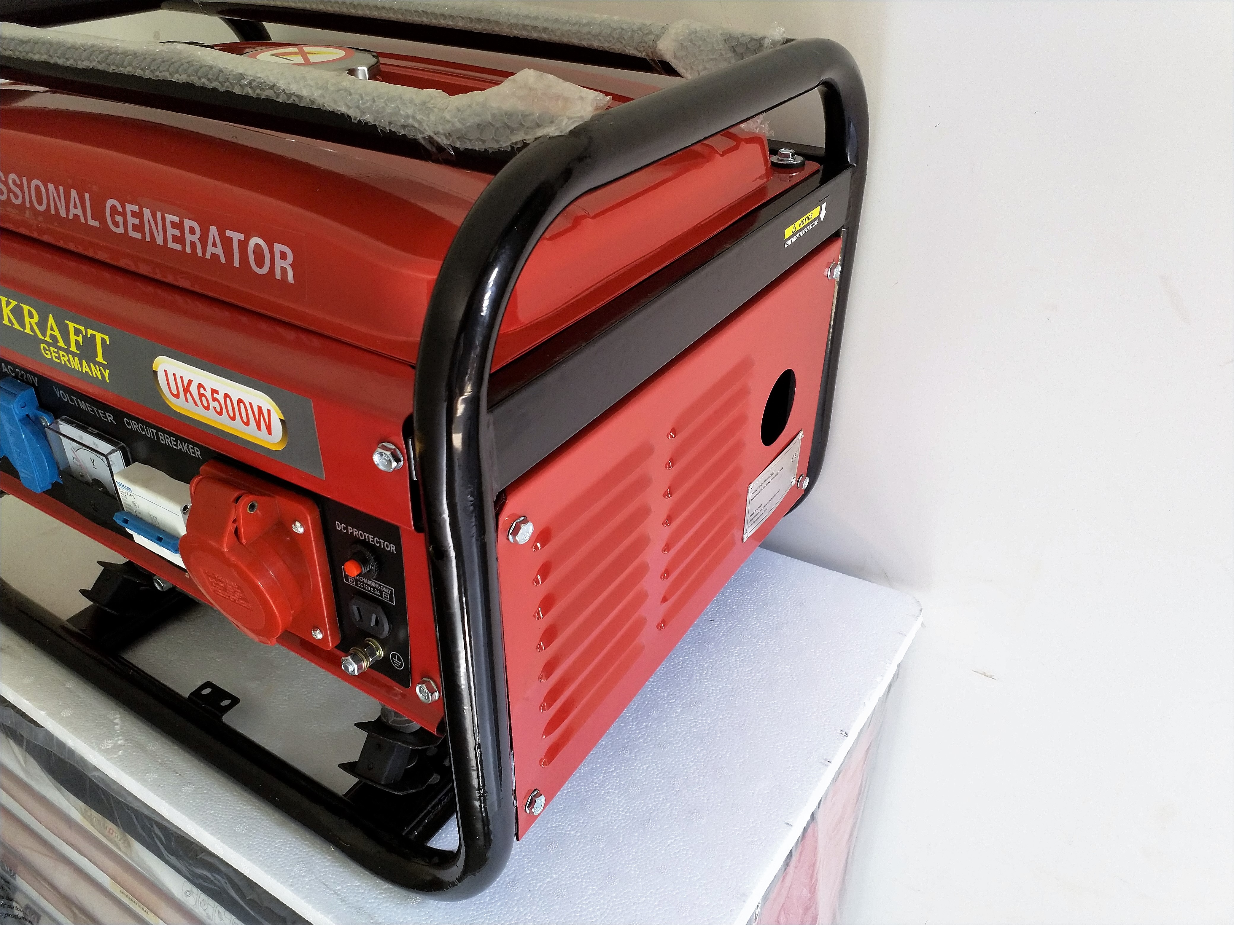 Benzine generator 2500 Watt , Model UK6500W  