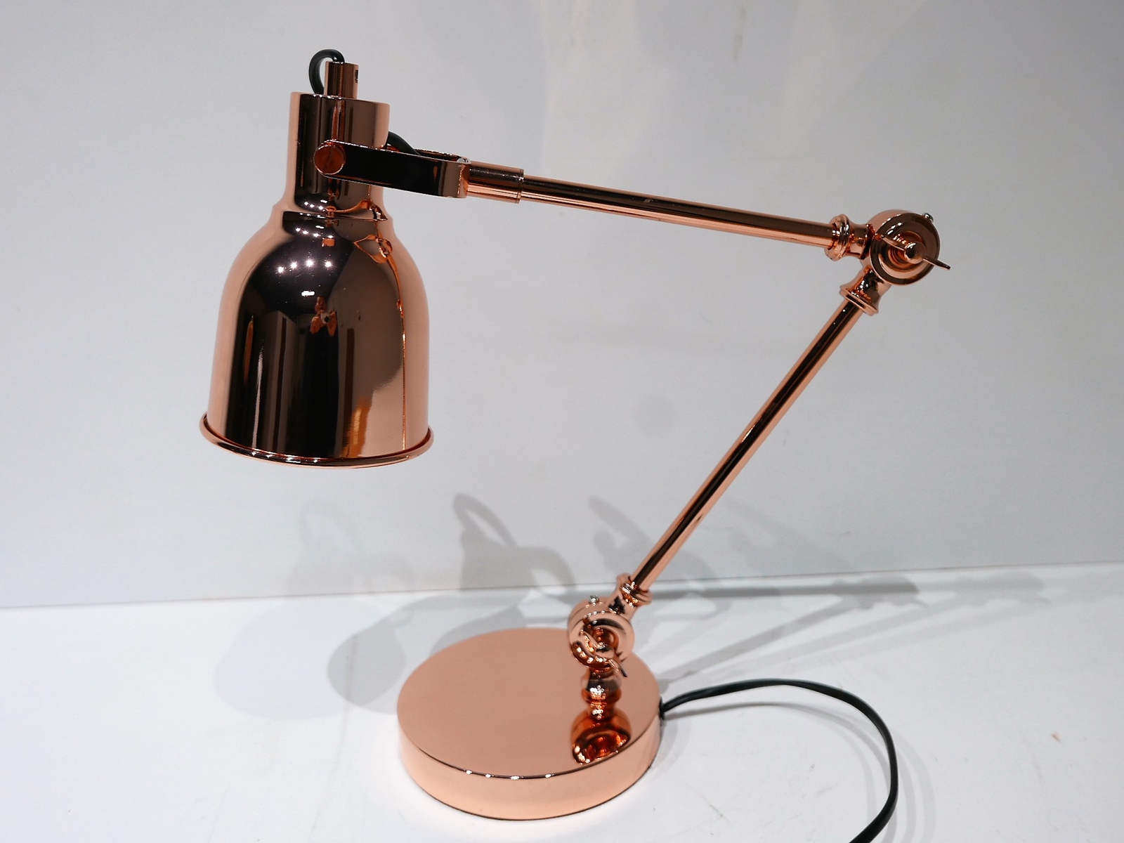 Koperkleurige design bureaulamp  