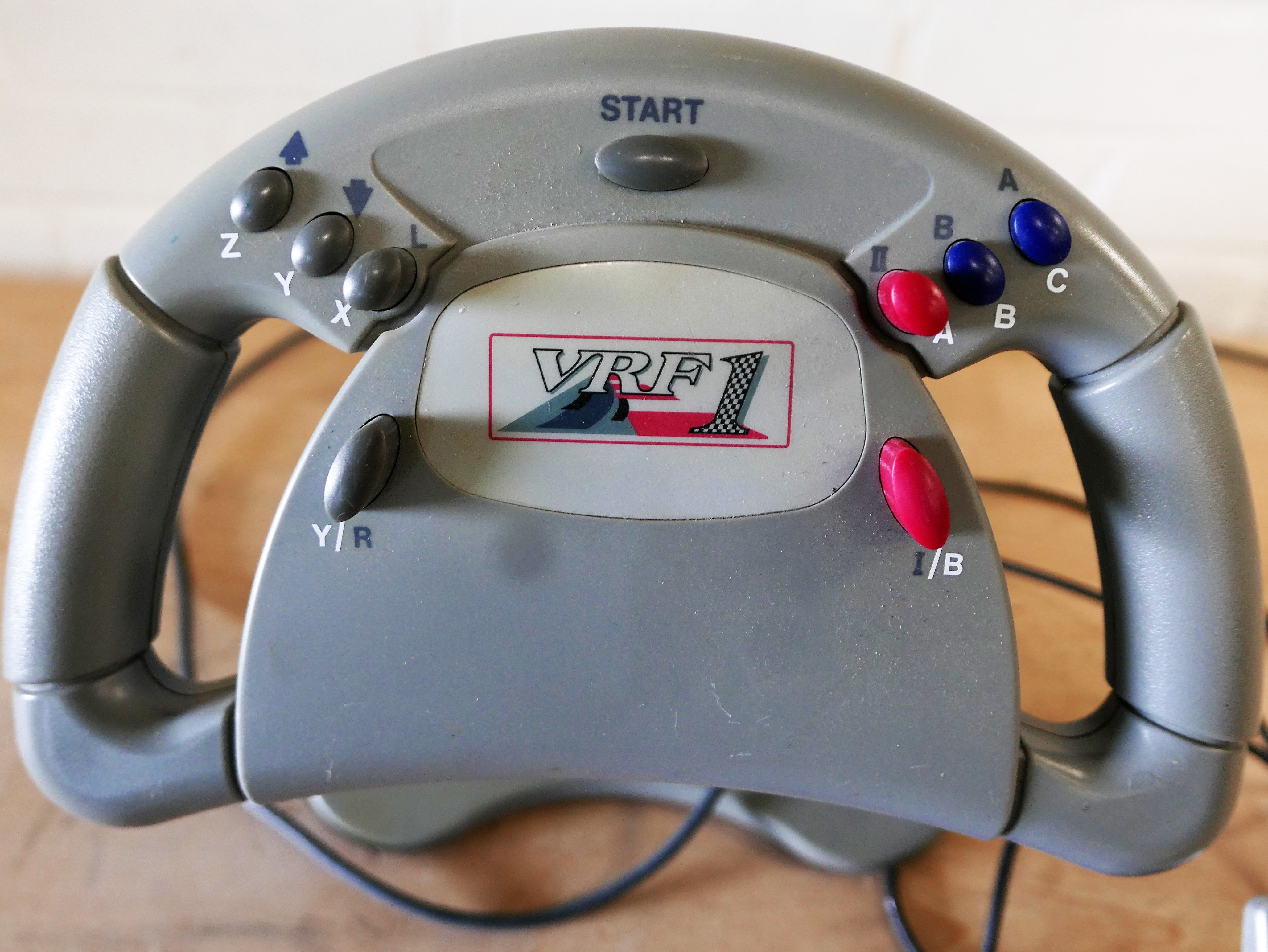 VRF-1 Sega retro stuurwiel met pedalen, geschikt voor Playstation I 