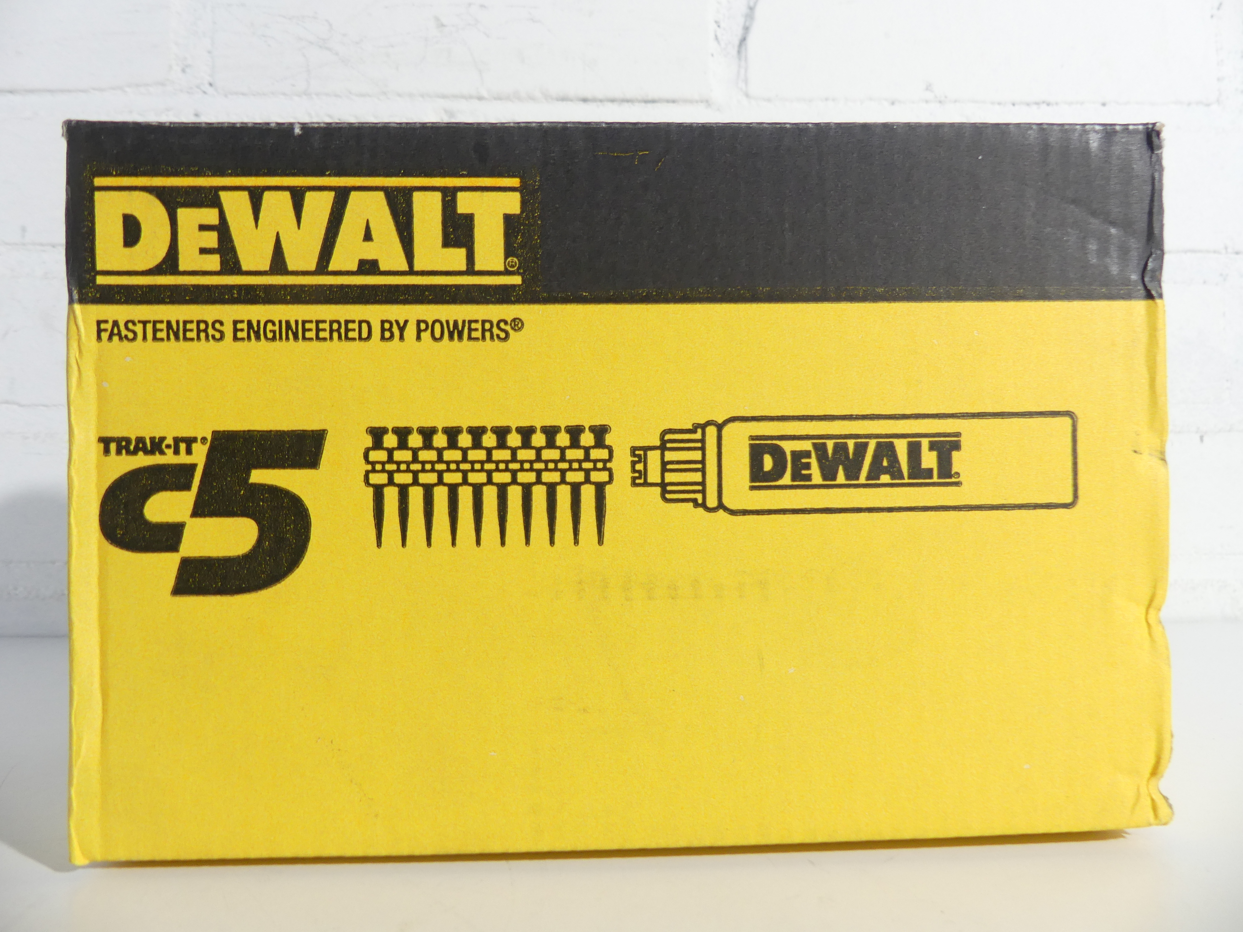 1x DeWalt DDF6310100 C5-XH Nails 22 mm + 1 x Gas Cartridge (800 Pieces)