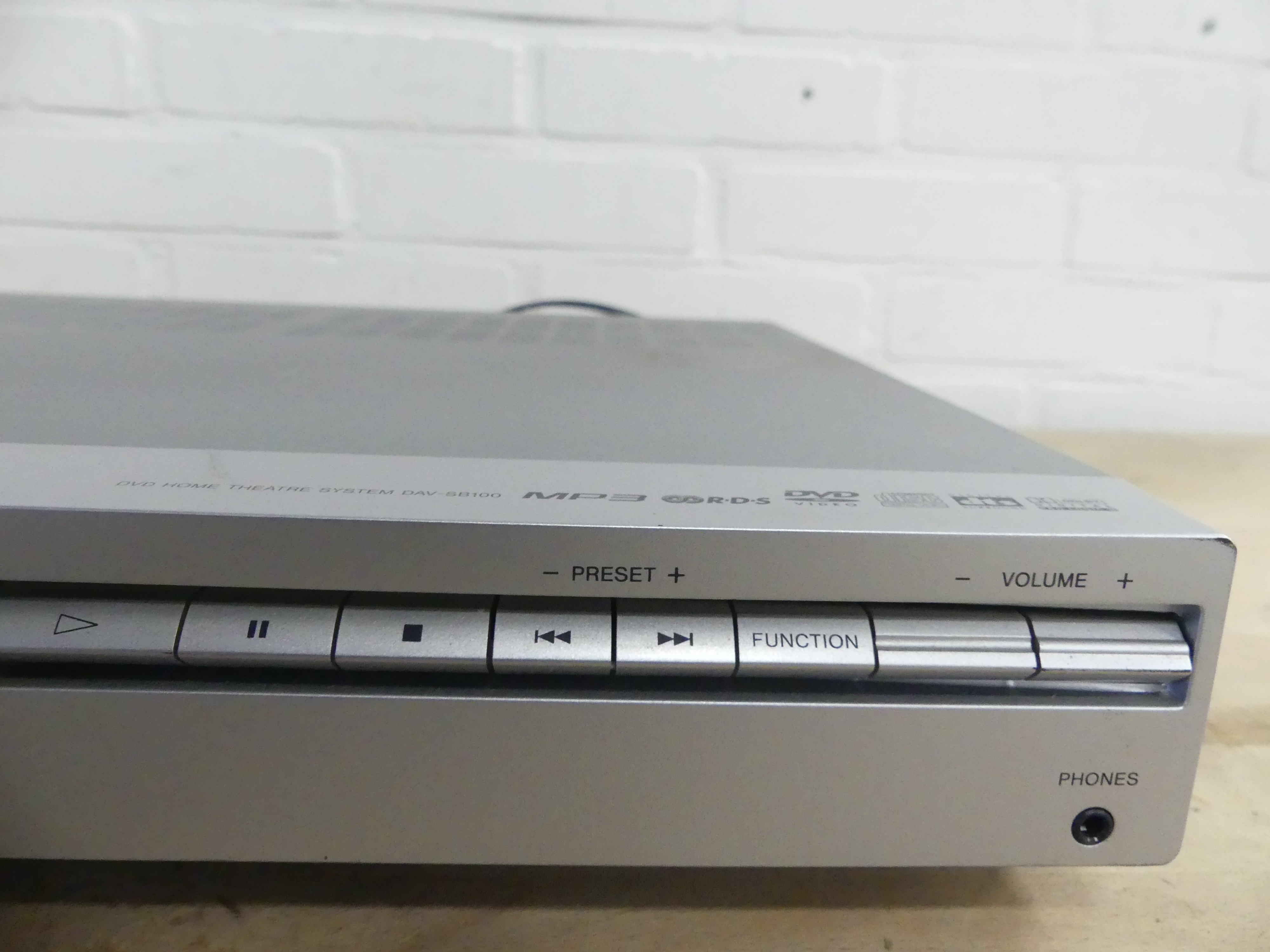 Sony DVD home theatre system DAV-SB100