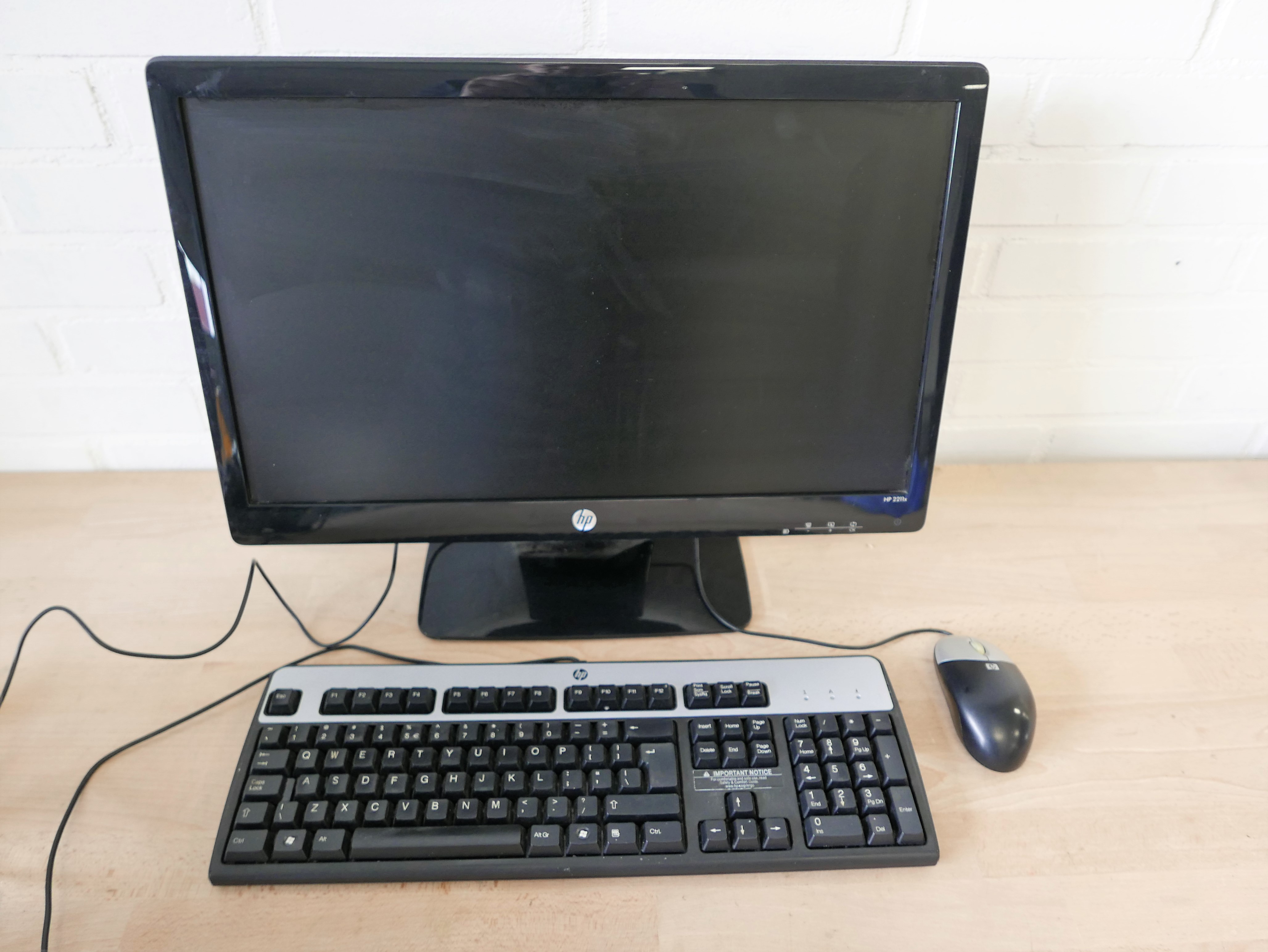 HP monitor 2211X met toetsenbord en muis 