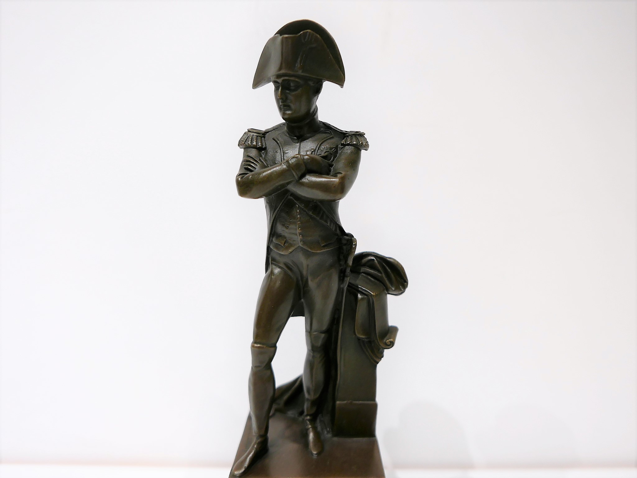 Bronzen beeld op marmeren voet  "Napoleon" 