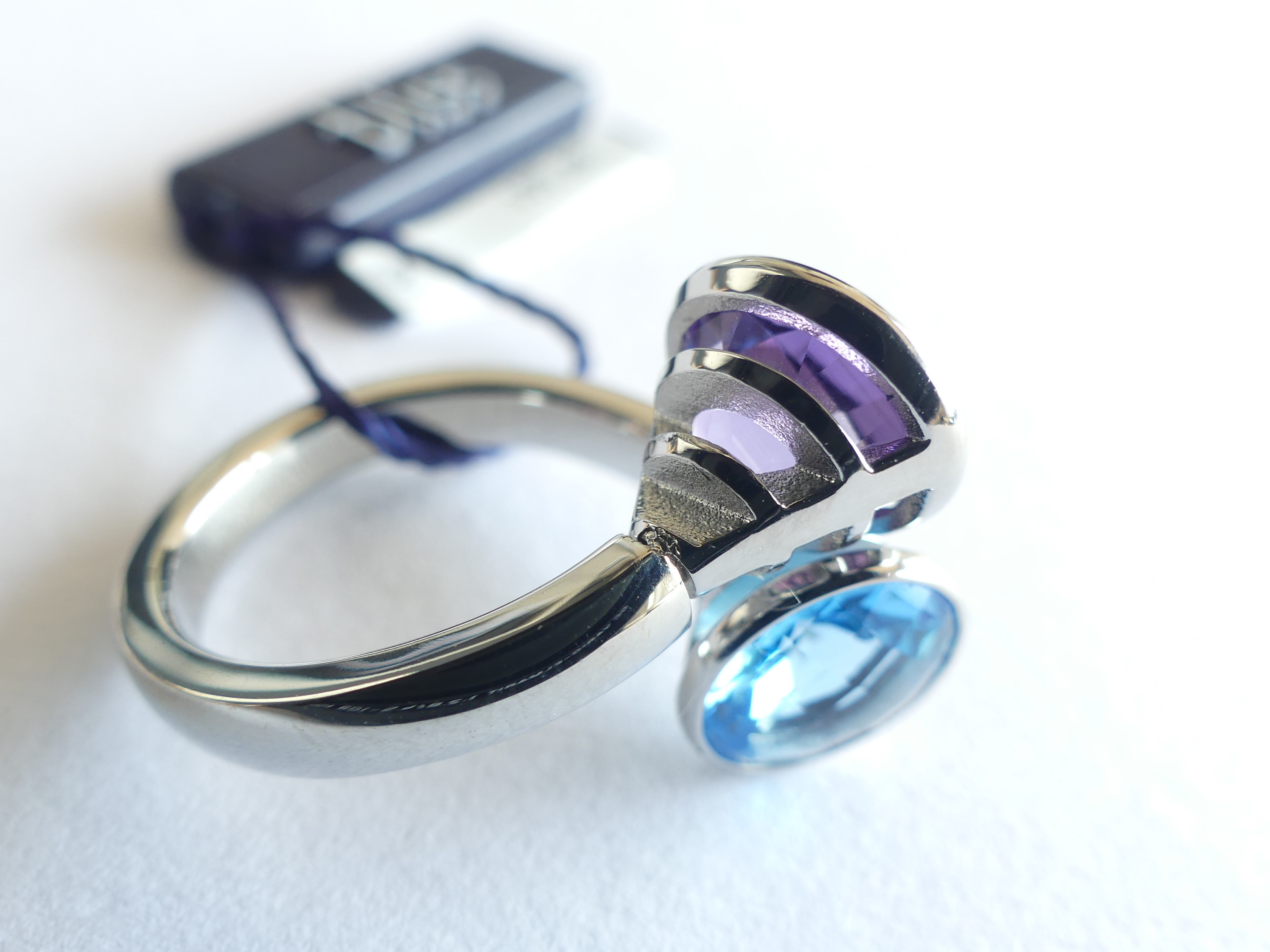 Bliss stalen ring met paarse en blauwe steen en klein diamantje, maat 16.5