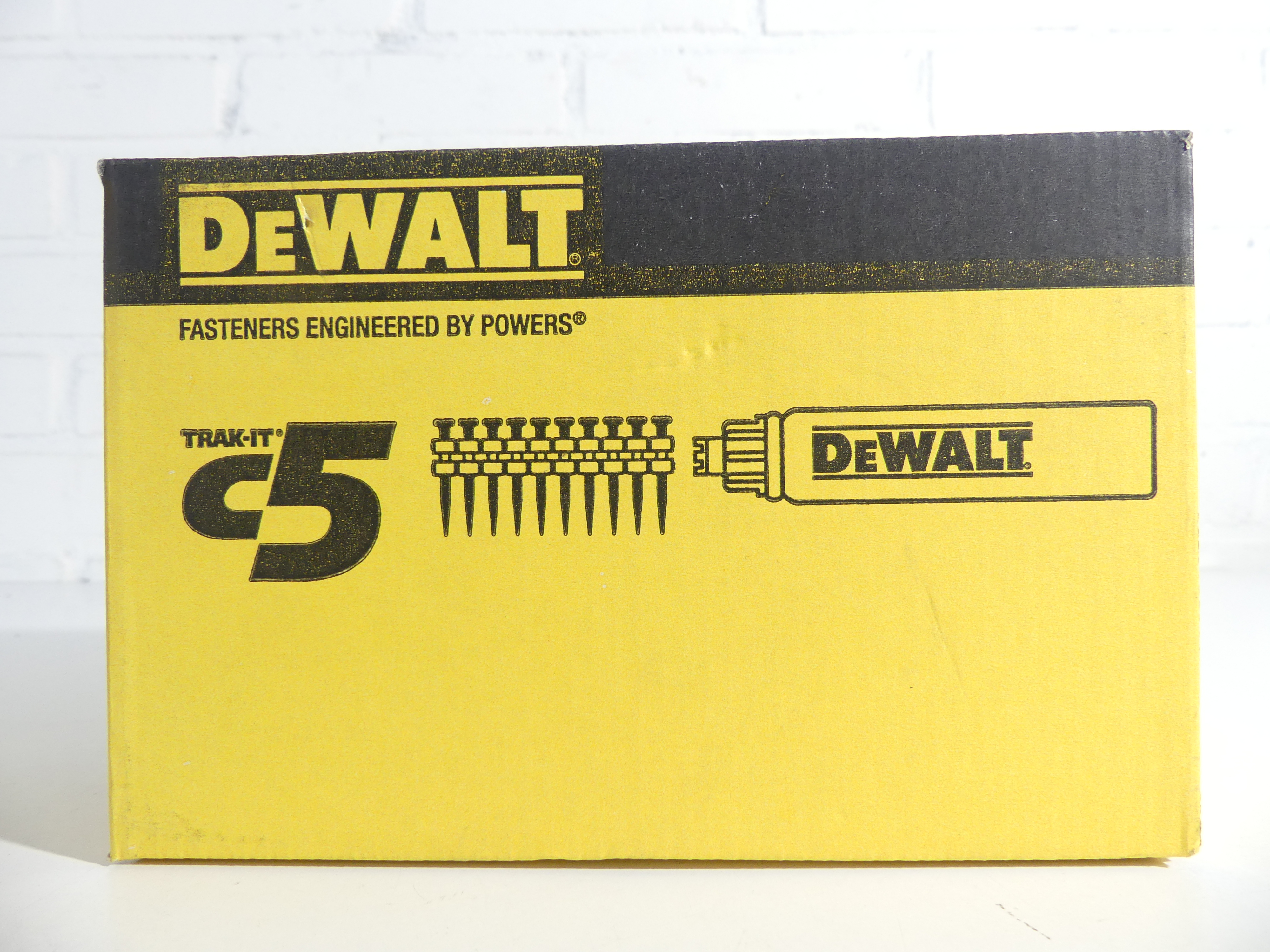 2x DeWalt DDF6310000 C5 XH nagels 17 mm + 1 x gaspatroon (800 stuks)